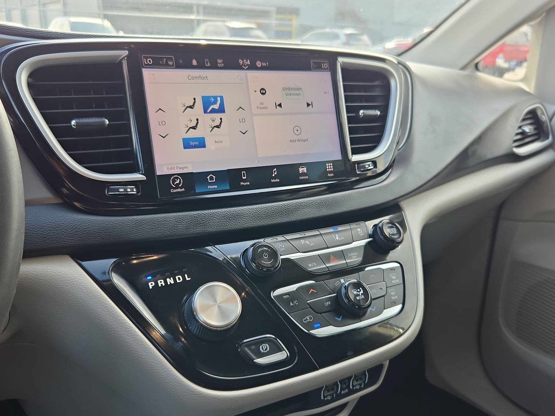 Used 2023 Chrysler Pacifica Touring-L FWD image 23