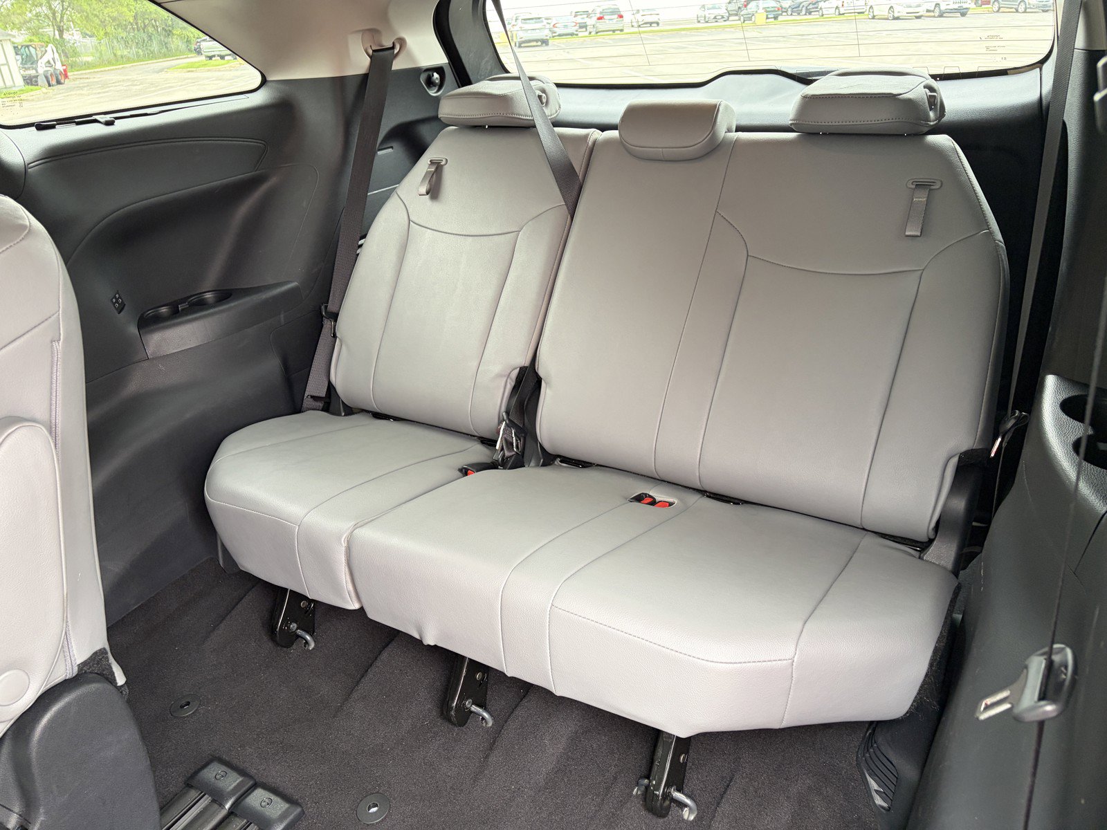 Used 2026 Toyota Sienna XLE FWD image 10