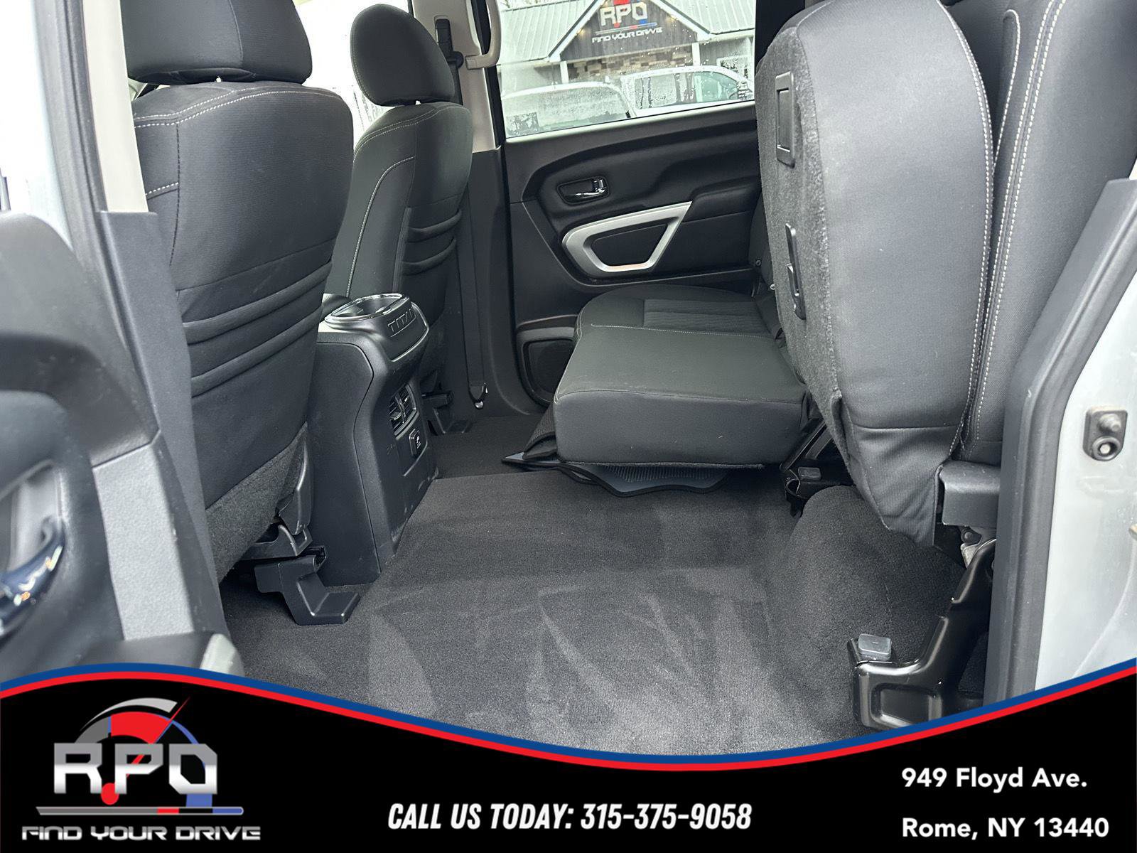 Used 2018 Nissan Titan SV w/ SV Convenience Package image 29