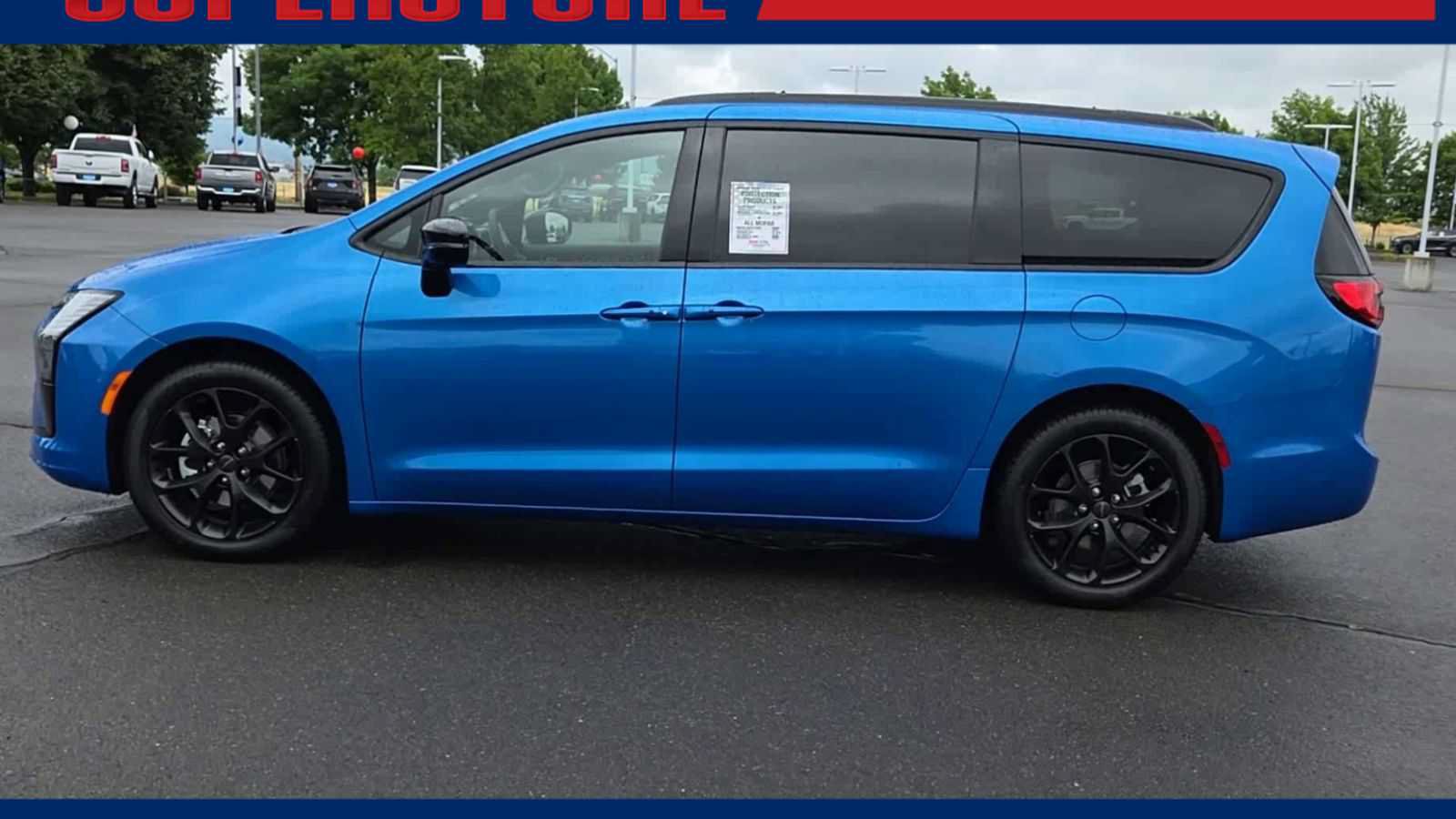 New 2027 Chrysler Pacifica Limited w/ Family Tech Group FWD image 5