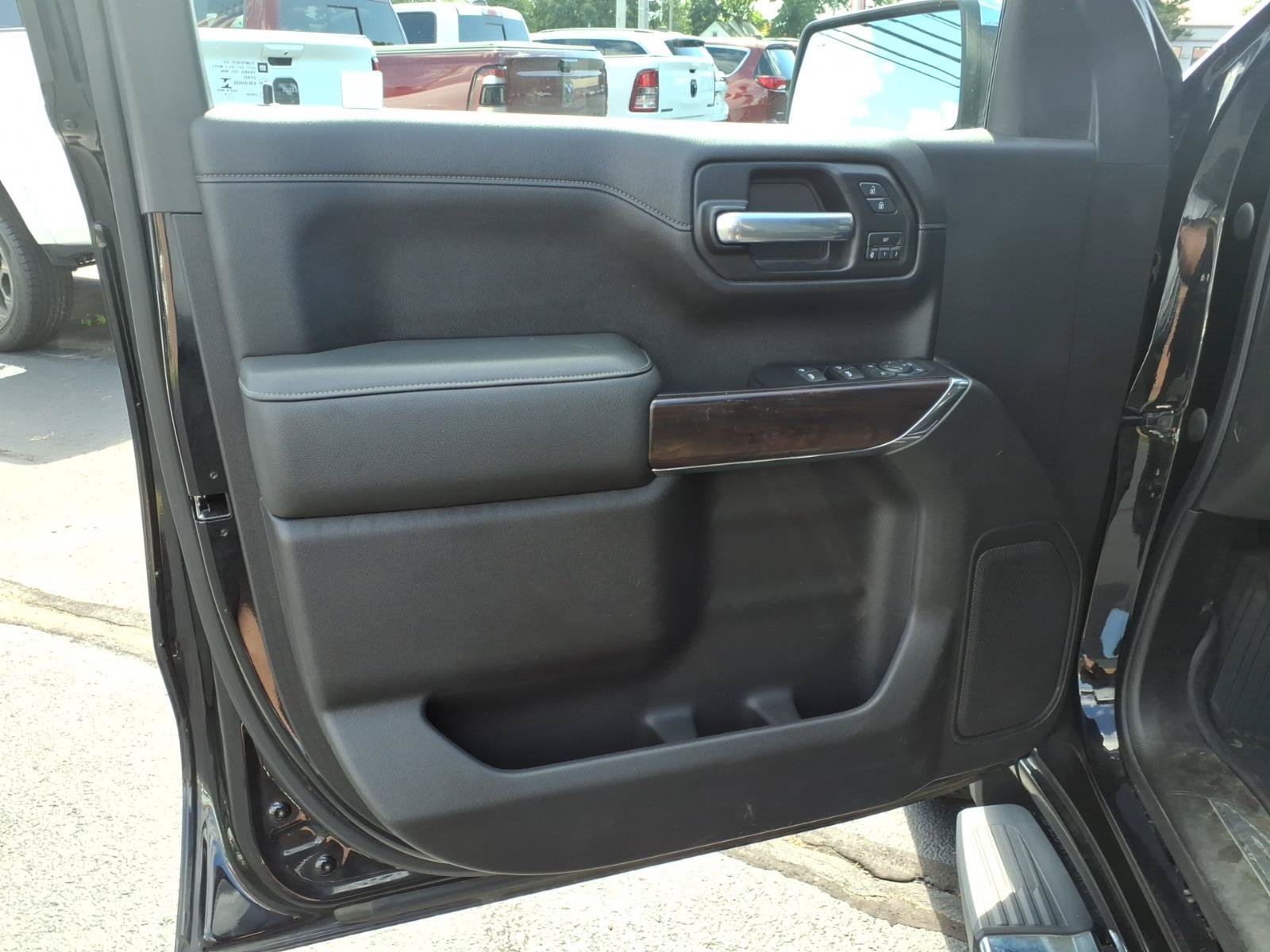 Used 2019 GMC Sierra 1500 SLT w/ SLT Premium Package AWD/4WD image 16