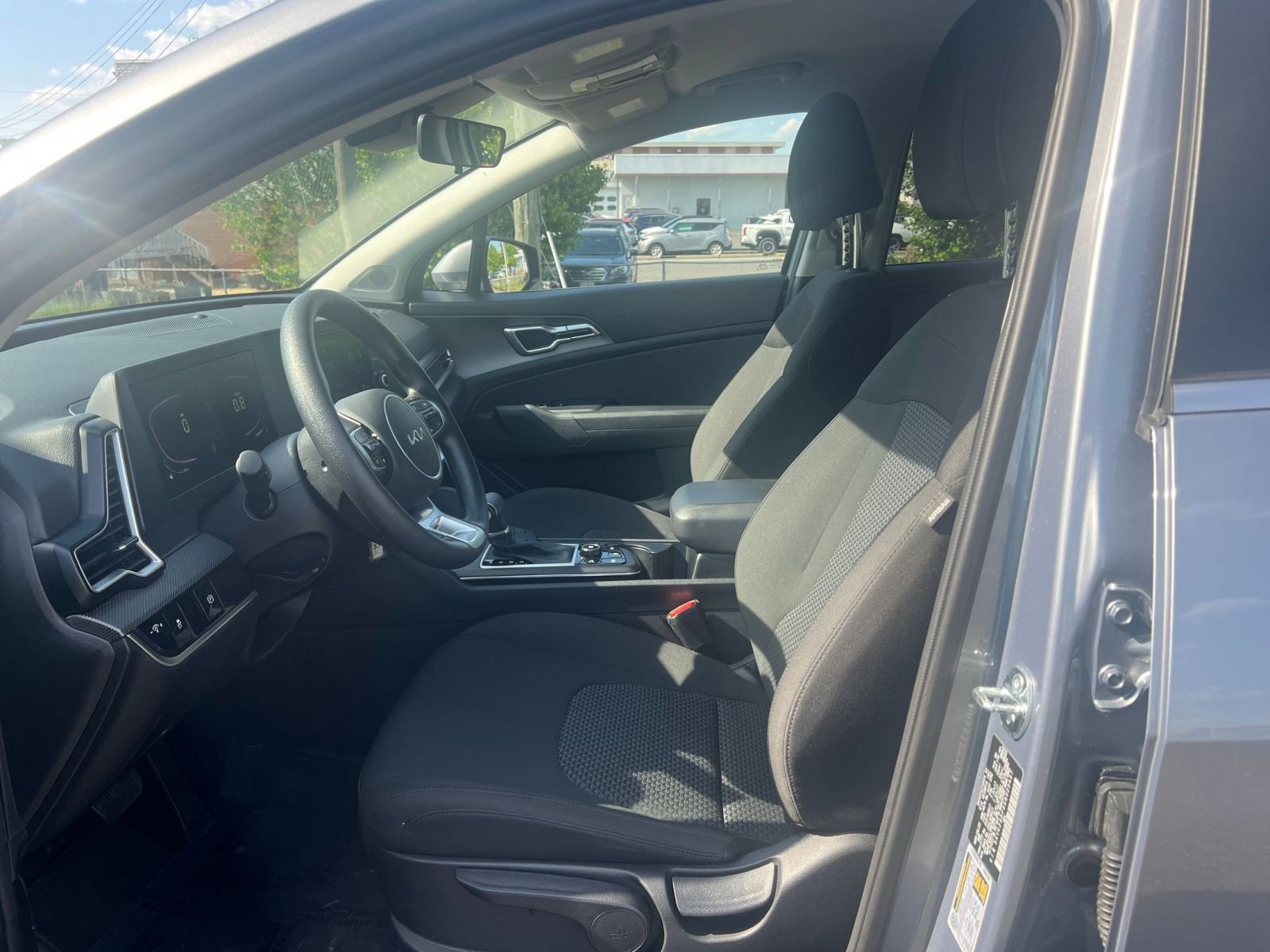 Used 2025 Kia Sportage LX FWD image 25