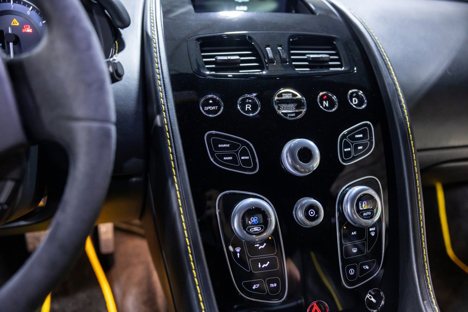 Used 2016 Aston Martin V12 Vantage S image 37