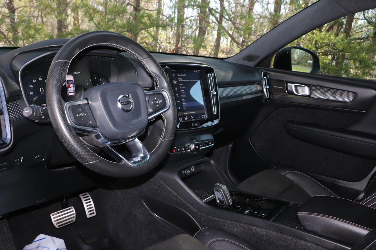 Used 2019 Volvo XC40 T5 R-Design image 11