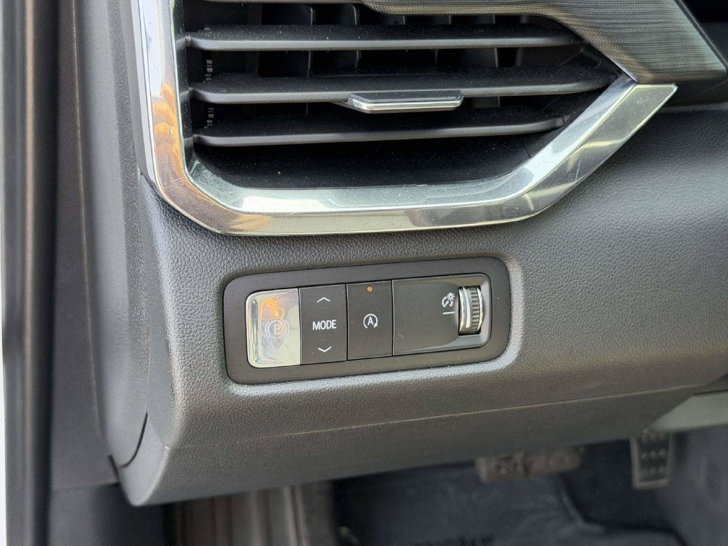 Used 2026 GMC Acadia Elevation w/ Elevation Premium Package FWD image 19
