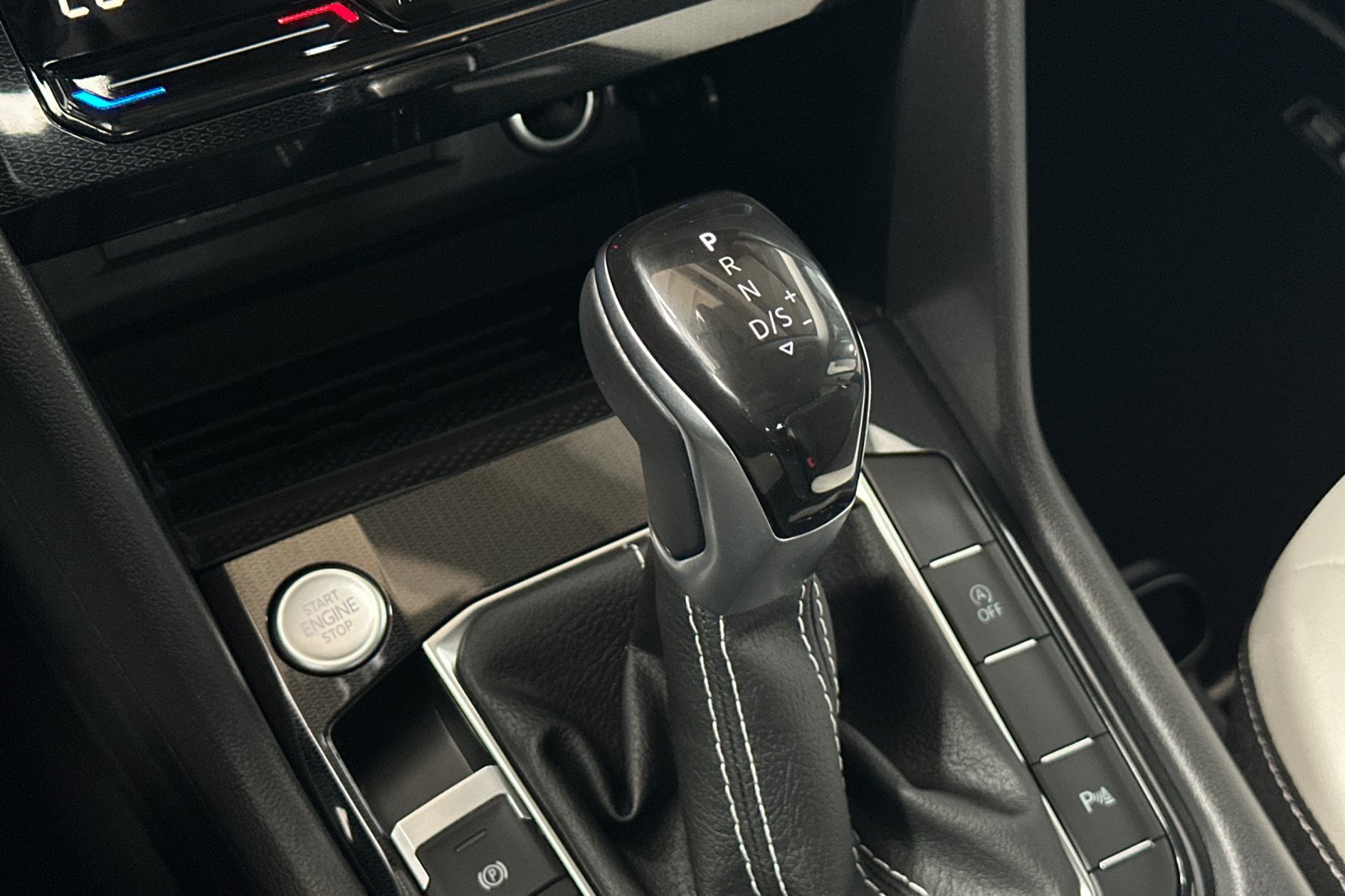 New 2026 Volkswagen Taos SE FWD image 19