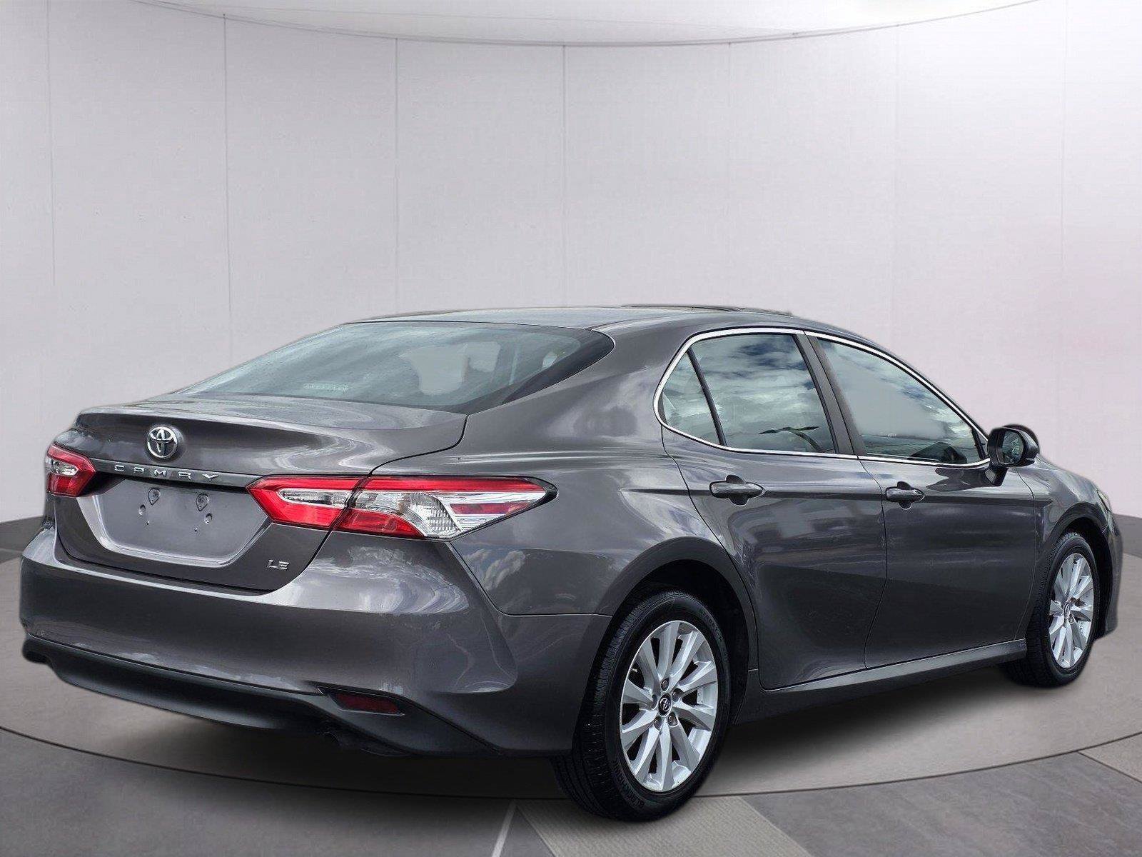 Used 2018 Toyota Camry LE FWD image 5
