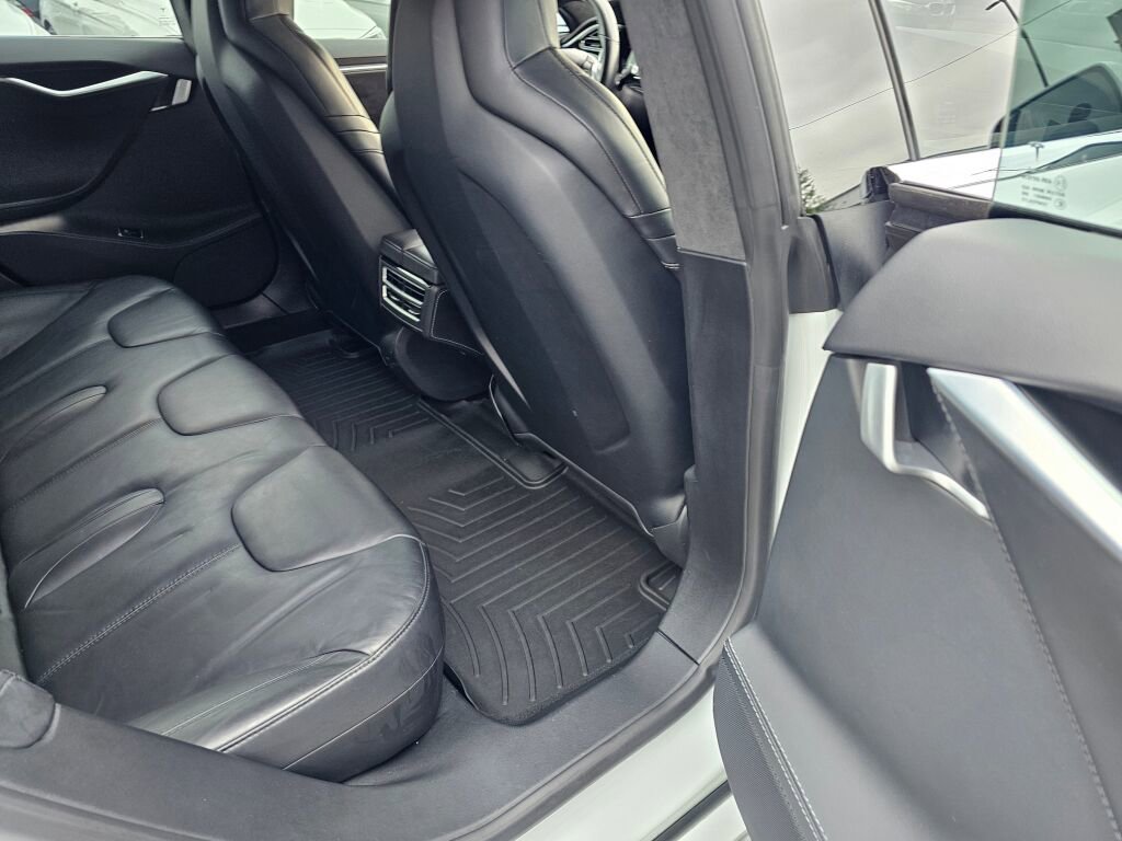 Used 2015 Tesla Model S 70D image 13