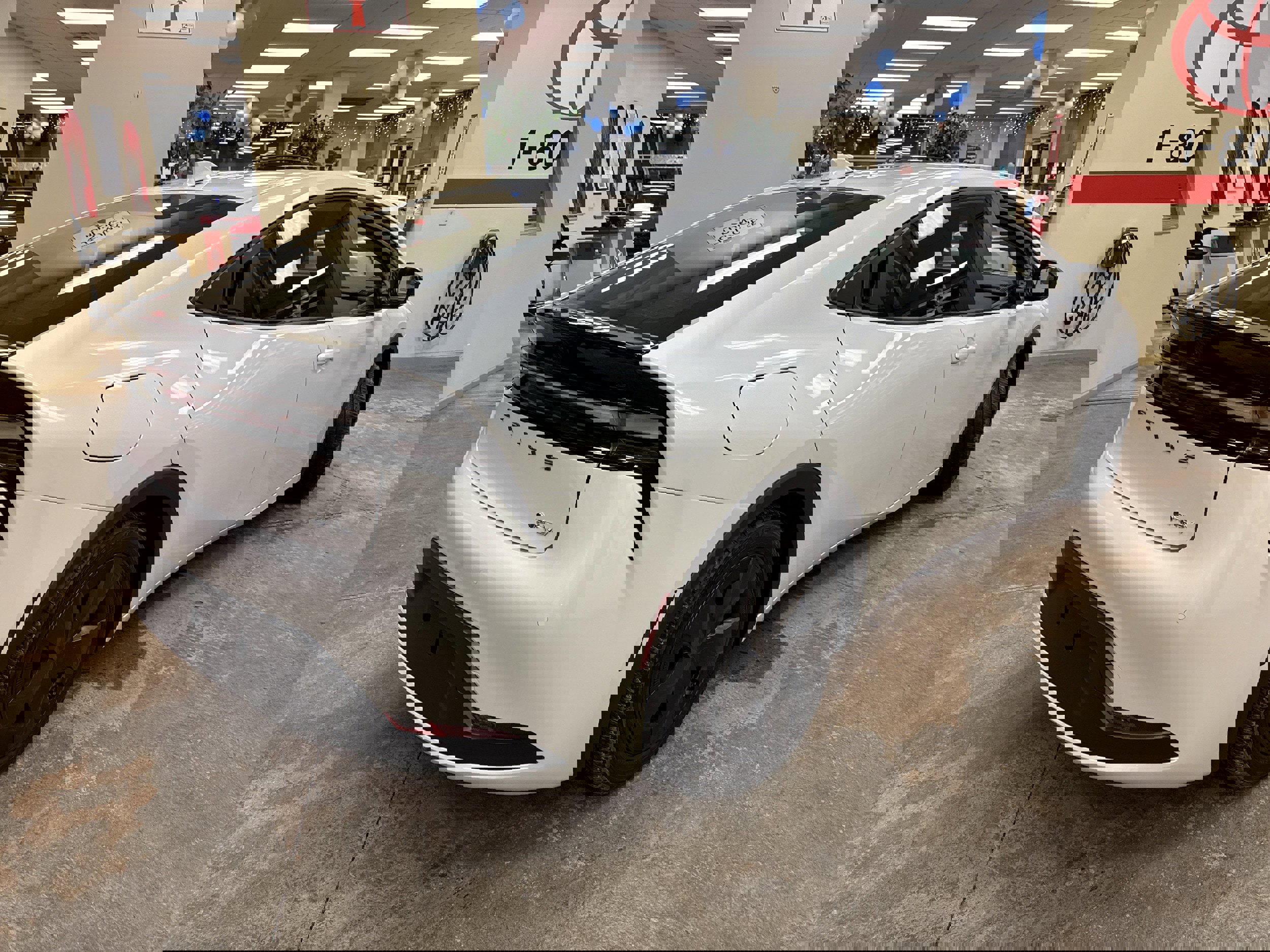 Used 2025 Toyota Prius SE image 10