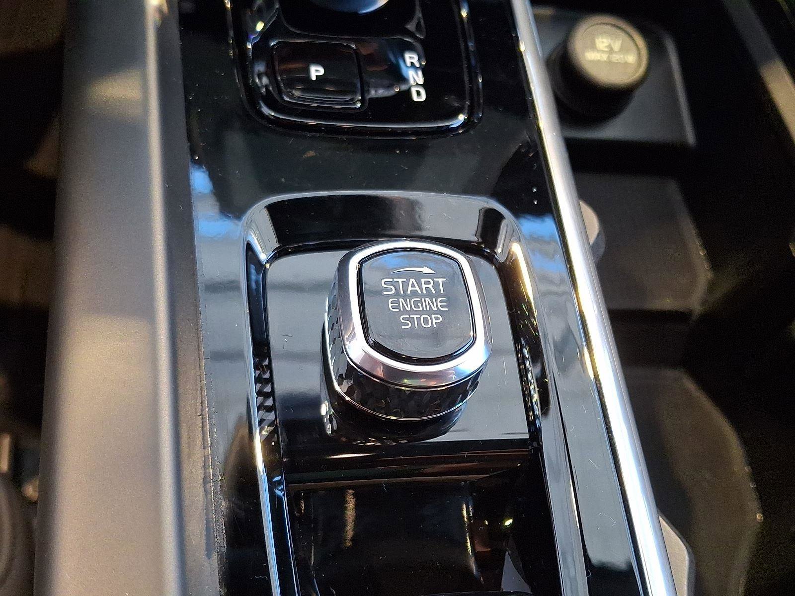 Used 2026 Volvo XC60 T8 Plus w/ Climate Package image 14