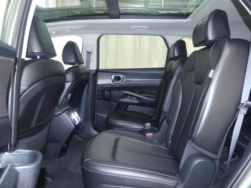 Used 2025 Kia Sorento SX AWD/4WD image 28
