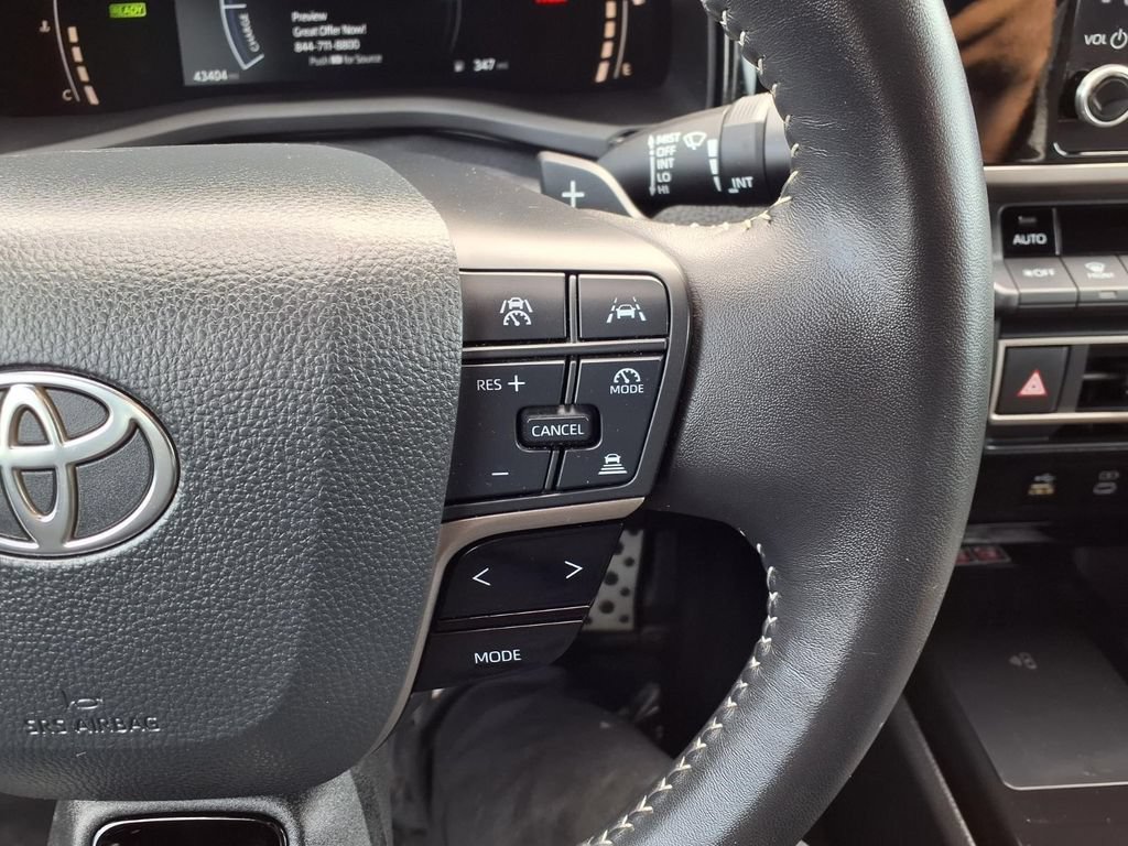 Used 2025 Toyota Camry SE FWD image 14