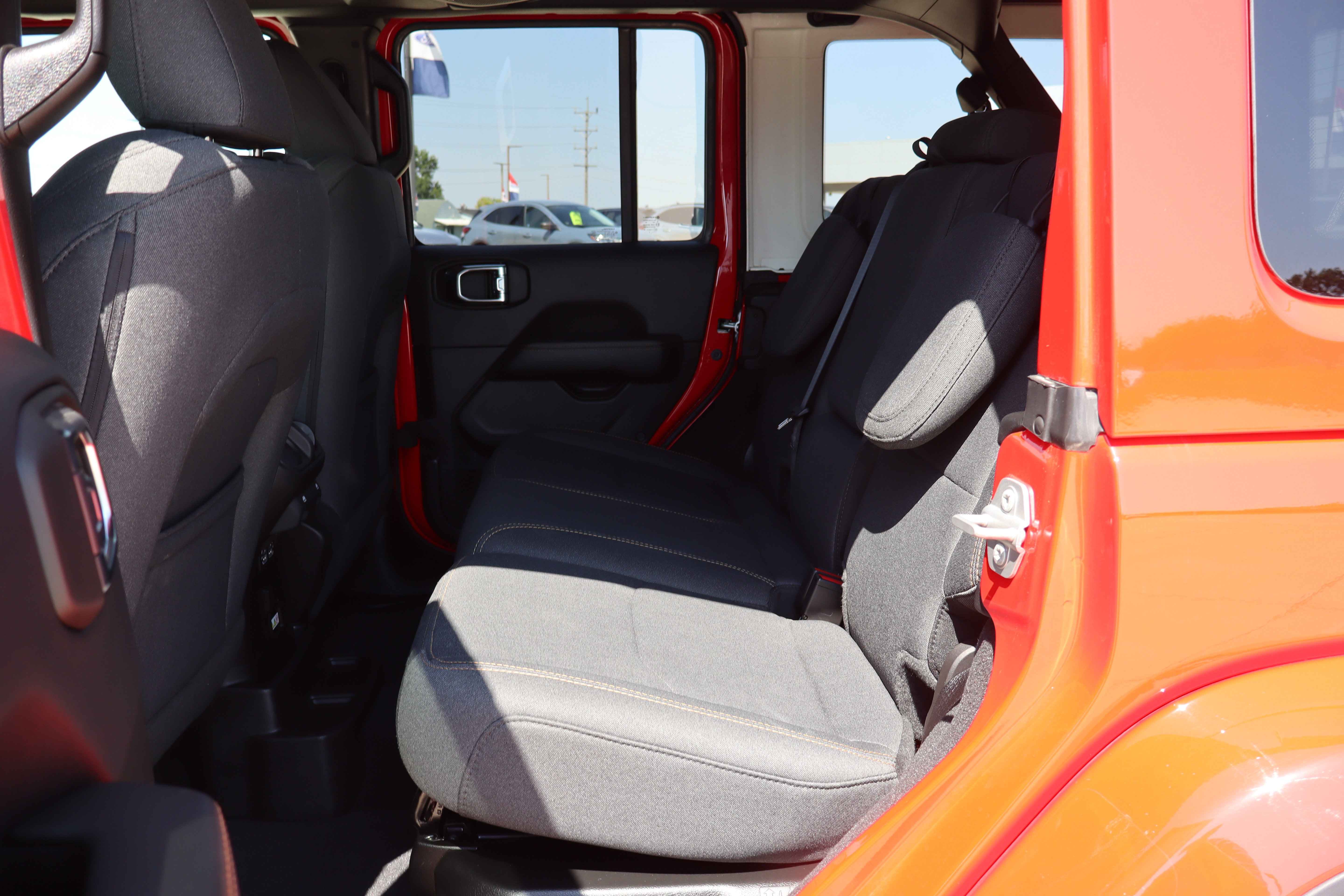 Used 2025 Jeep Wrangler Unlimited Sahara w/ Safety Group AWD/4WD image 10