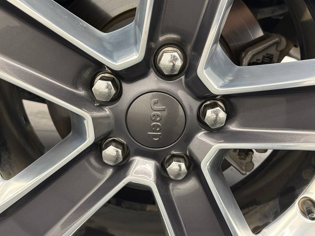 Used 2019 Jeep Wrangler Unlimited Sahara AWD/4WD image 17