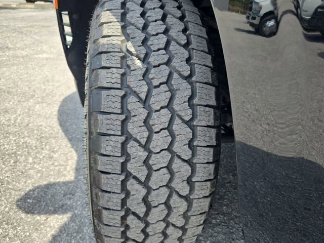 Used 2024 Chevrolet Suburban Premier image 31