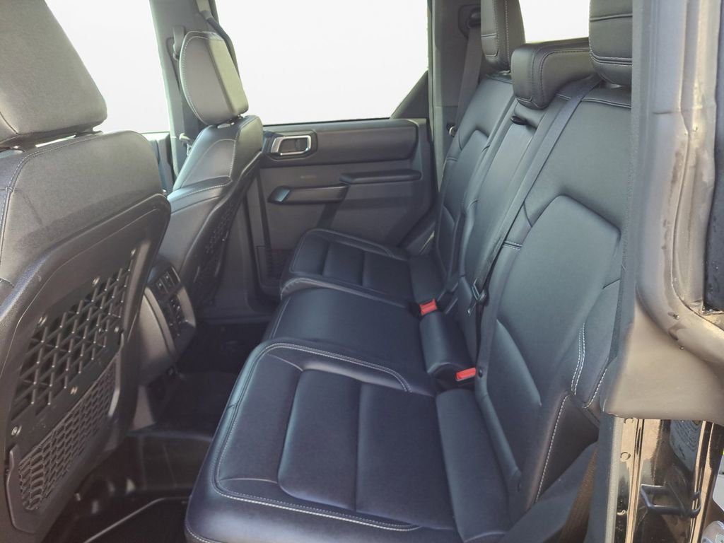 Used 2025 Ford Bronco Badlands image 13