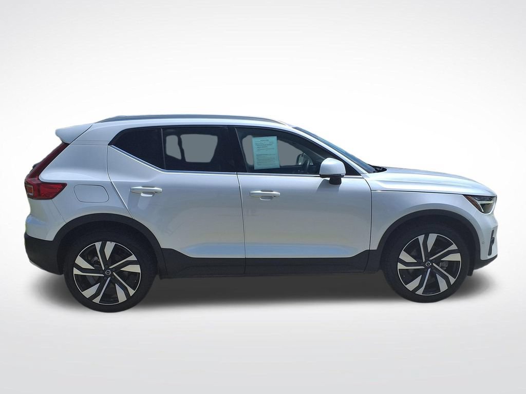 Used 2024 Volvo XC40 B5 Plus AWD/4WD image 9