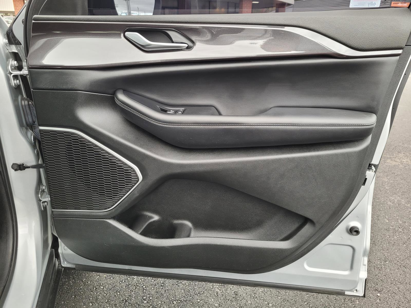 Used 2022 Jeep Grand Cherokee L Laredo w/ Luxury Tech Group I image 22