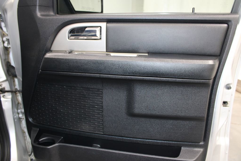 Used 2017 Ford Expedition XLT w/ Equipment Group 201A AWD/4WD image 36
