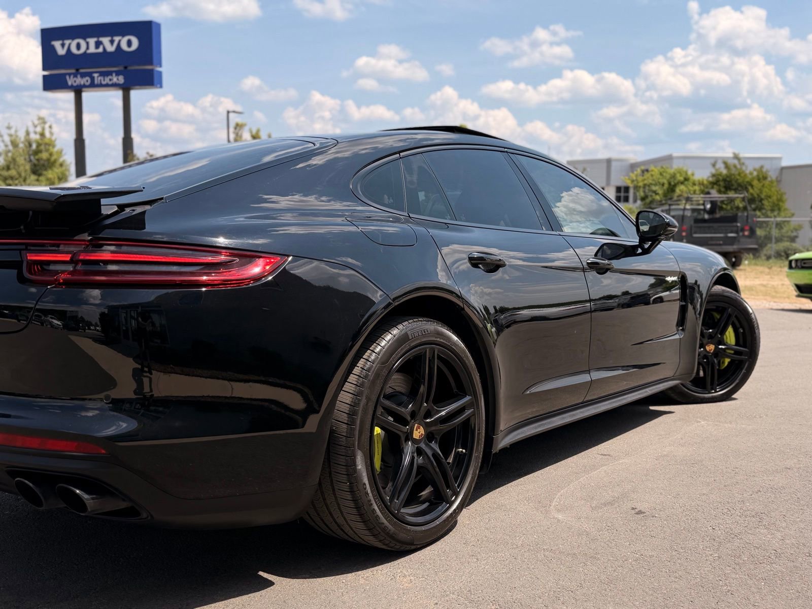 Used 2018 Porsche Panamera 4 AWD/4WD image 19