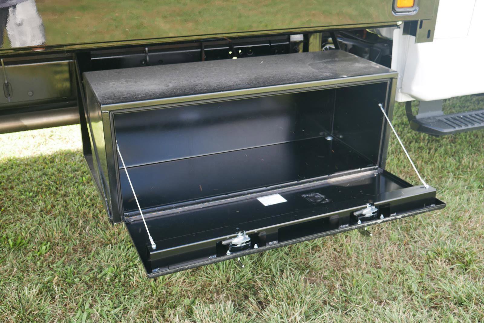 New 2025 Ford F550 2WD Regular Cab Super Duty image 25