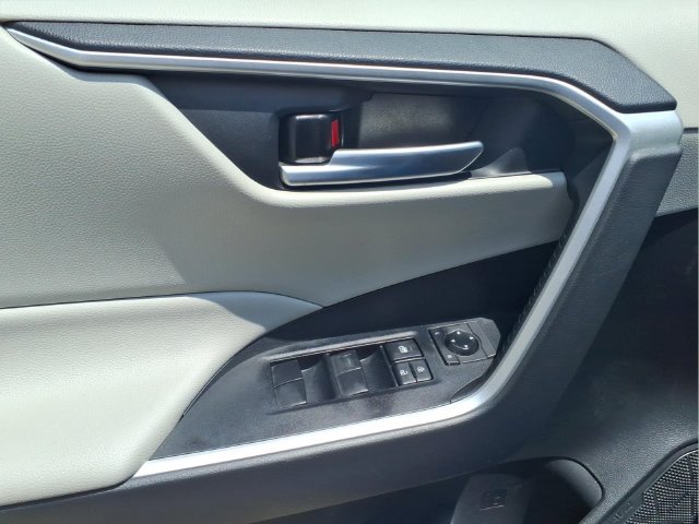 Used 2021 Toyota RAV4 XLE AWD/4WD image 11