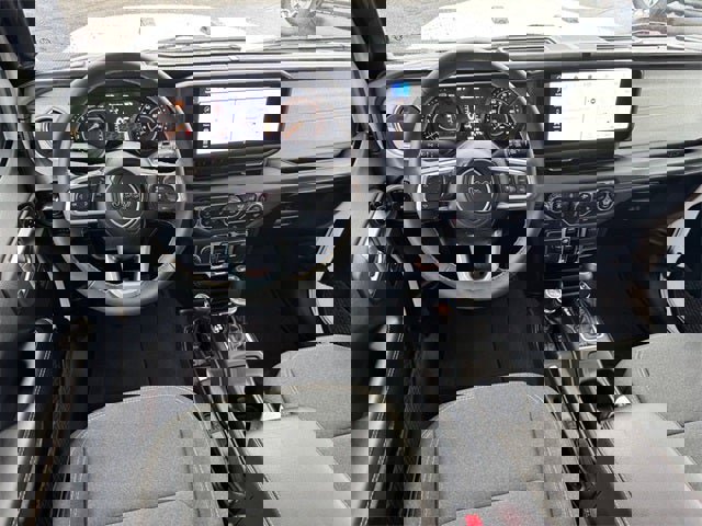 Used 2024 Jeep Wrangler Sahara image 11
