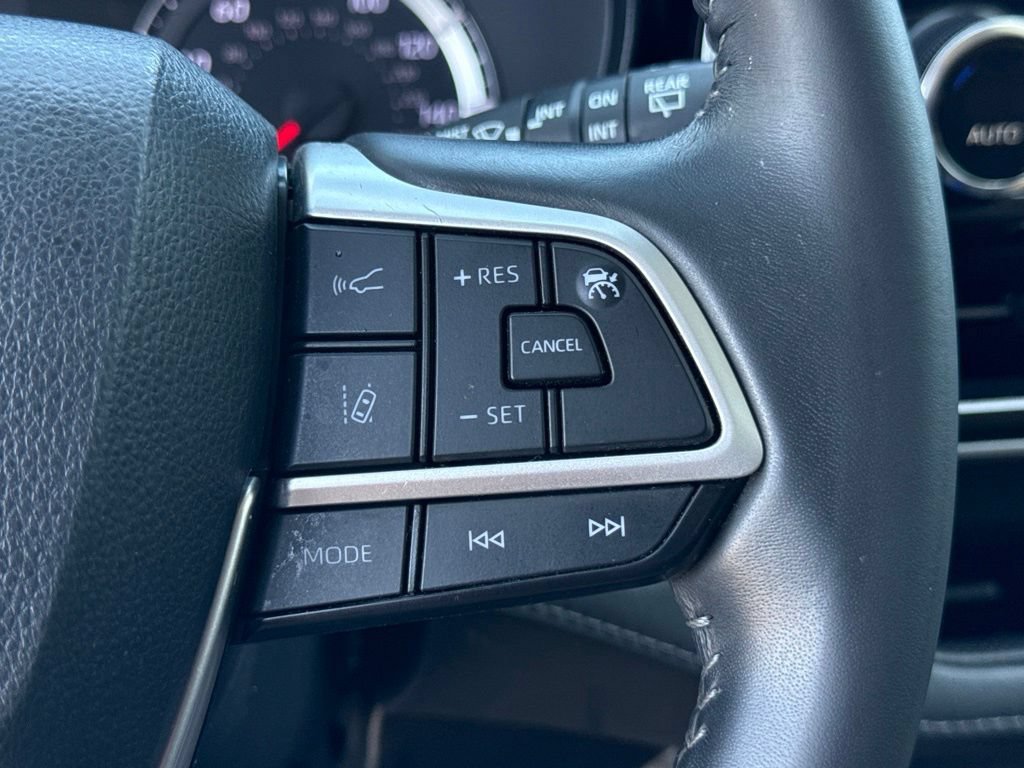 Used 2022 Toyota Highlander LE FWD image 26