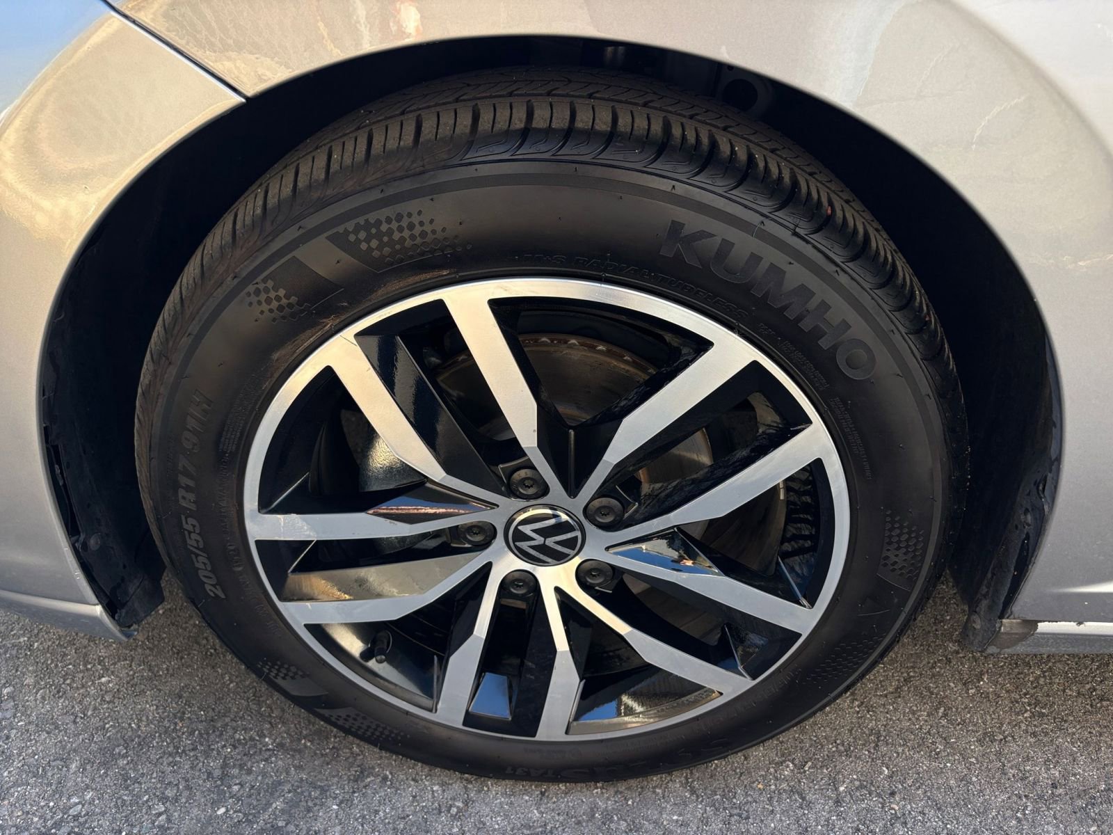 Used 2025 Volkswagen Jetta SE image 30