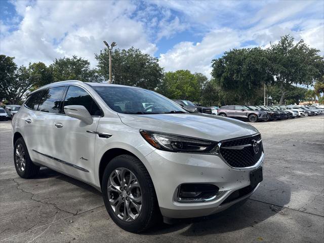 Used 2018 Buick Enclave Avenir w/ Avenir Technology Package FWD image 4
