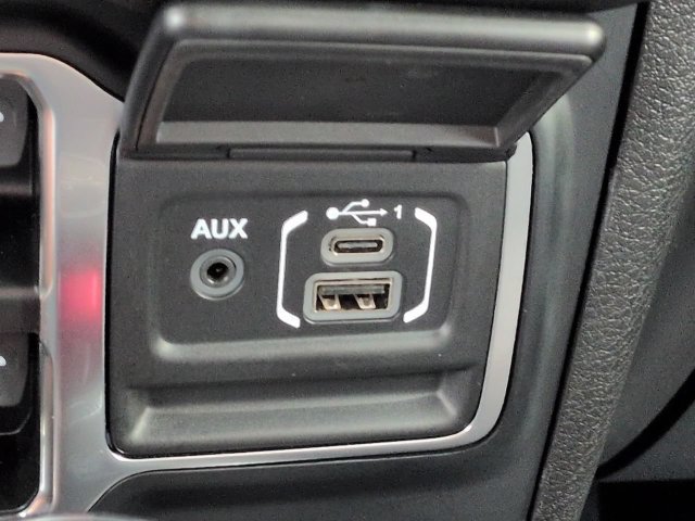 Used 2024 Jeep Gladiator Mojave w/ Technology Group AWD/4WD image 24