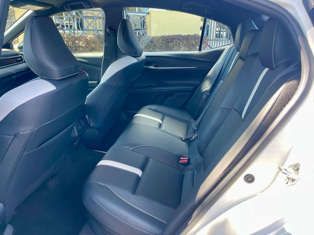 Used 2025 Toyota Camry SE image 11