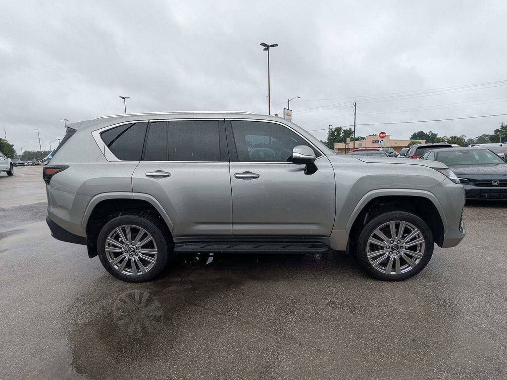 Used 2023 Lexus LX 600 4WD w/ Ultra Luxury Package image 2