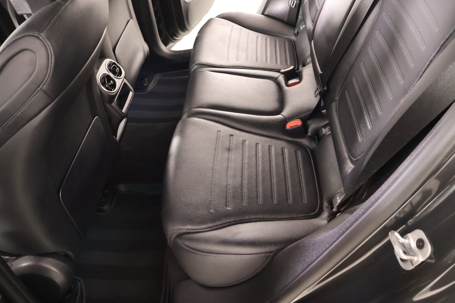 Used 2024 Mercedes-Benz GLC 300 4MATIC image 11