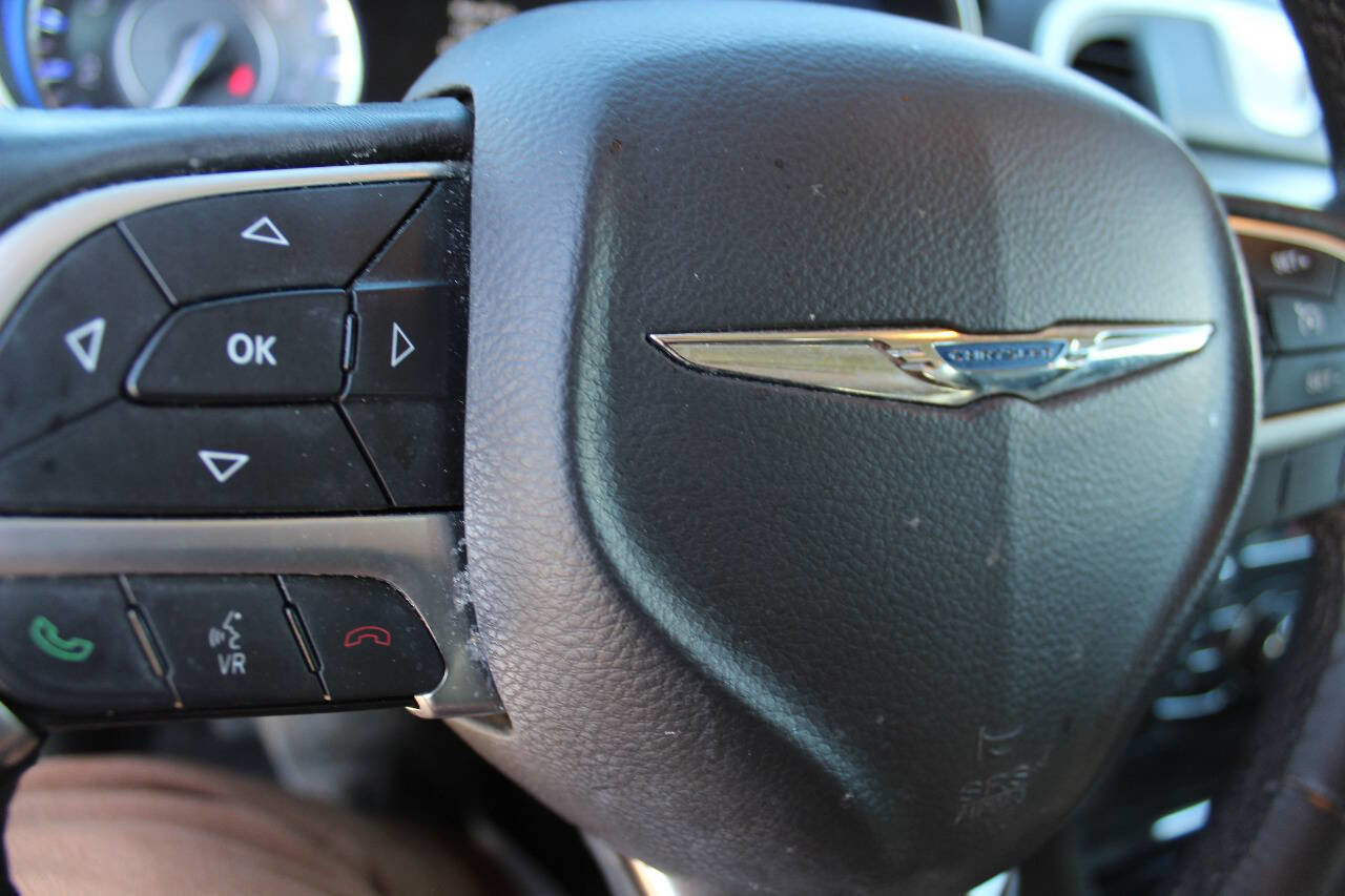 Used 2016 Chrysler 300 Limited AWD/4WD image 9