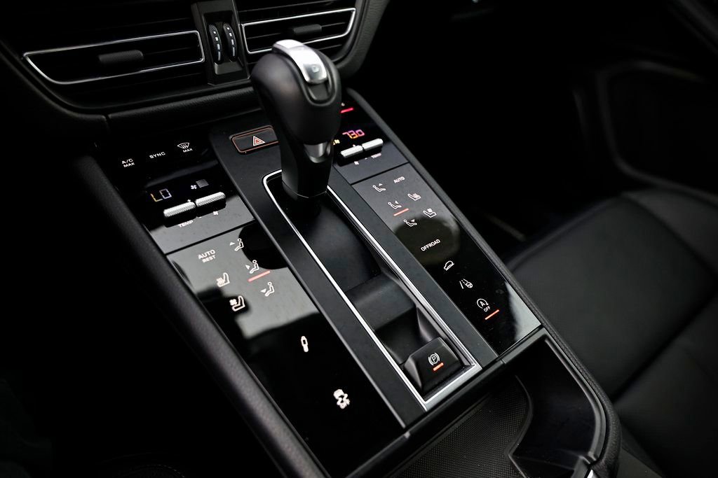 Certified 2025 Porsche Macan image 42