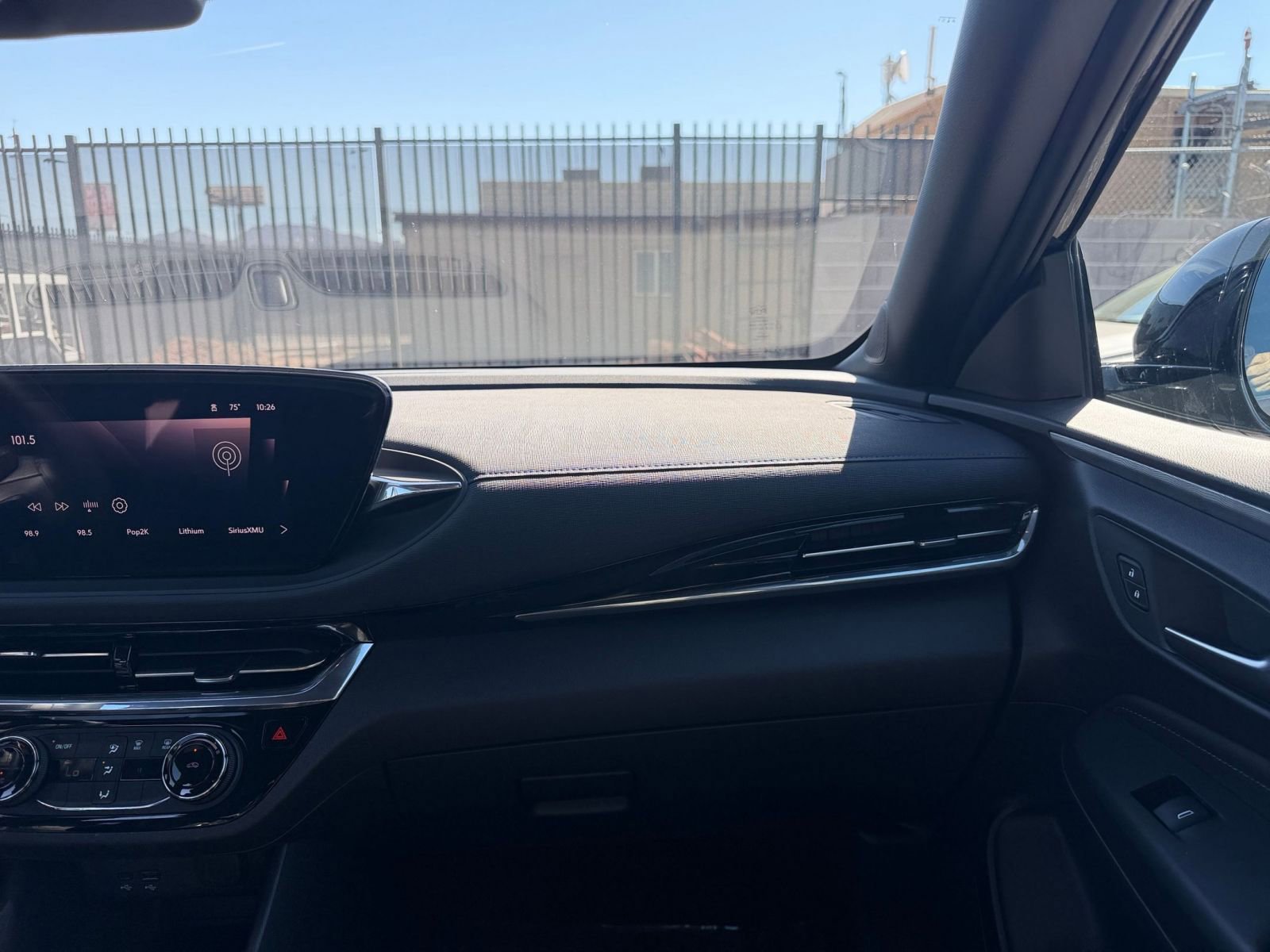 Used 2025 Buick Envista Sport Touring image 34