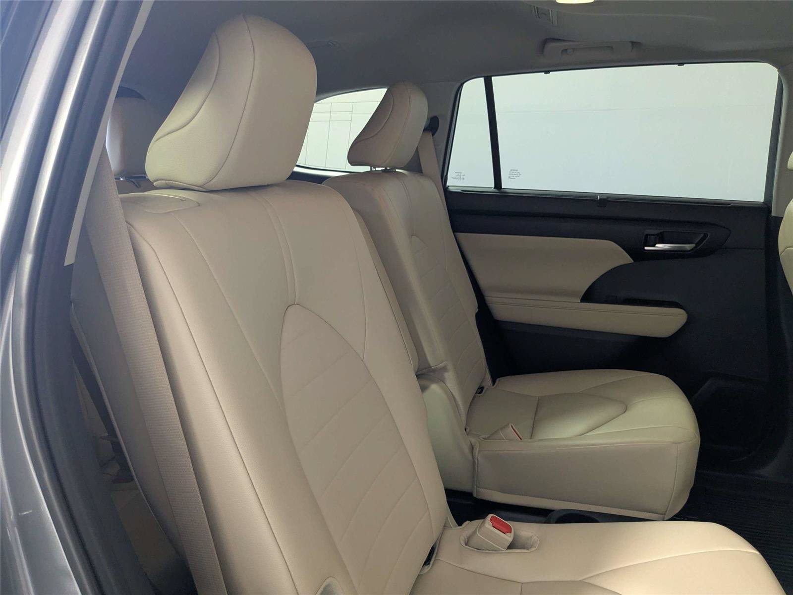 Certified 2025 Toyota Highlander XLE FWD image 29
