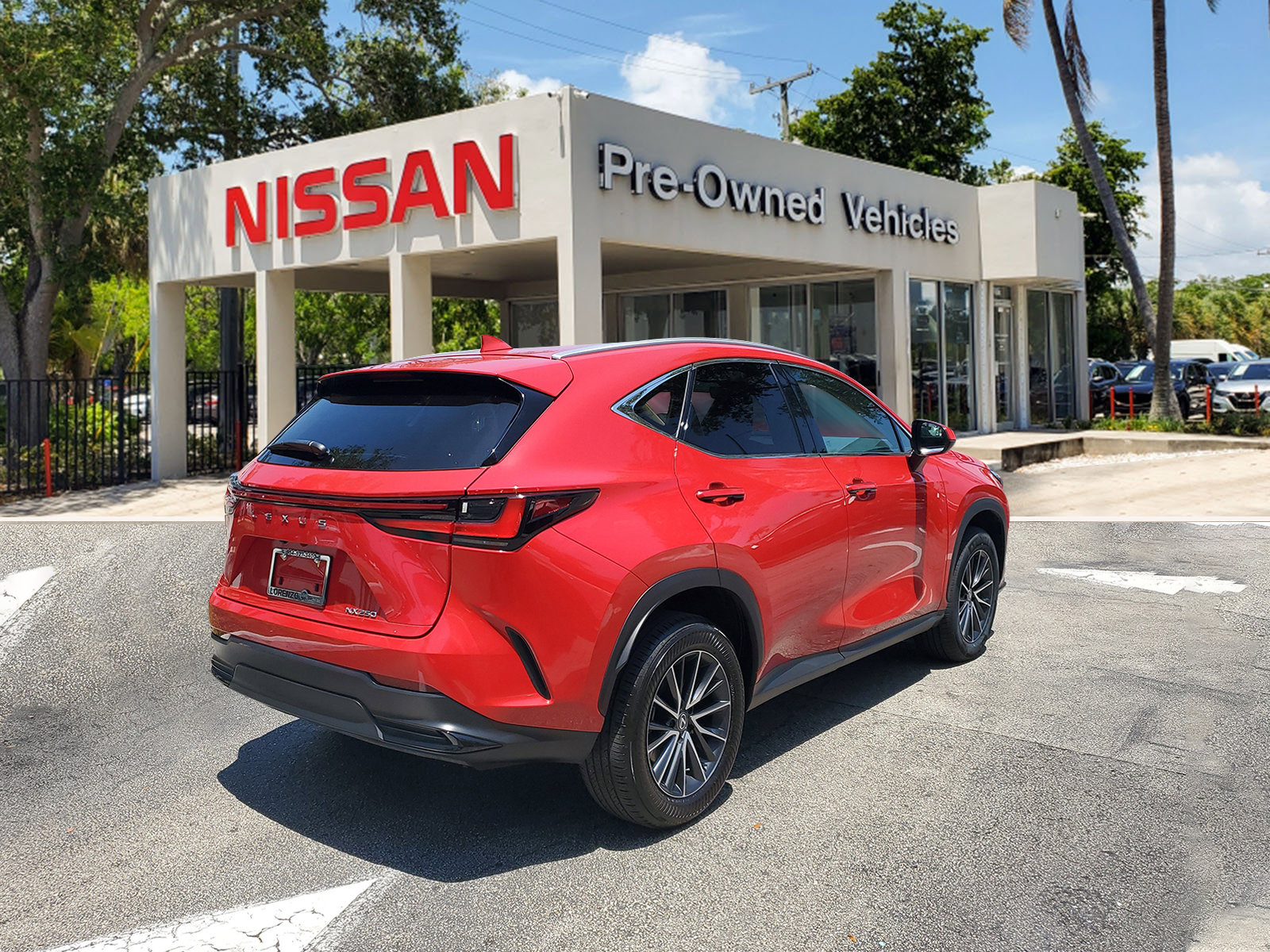 Used 2024 Lexus NX 250 FWD w/ Towing Package (2000 Lbs) image 4