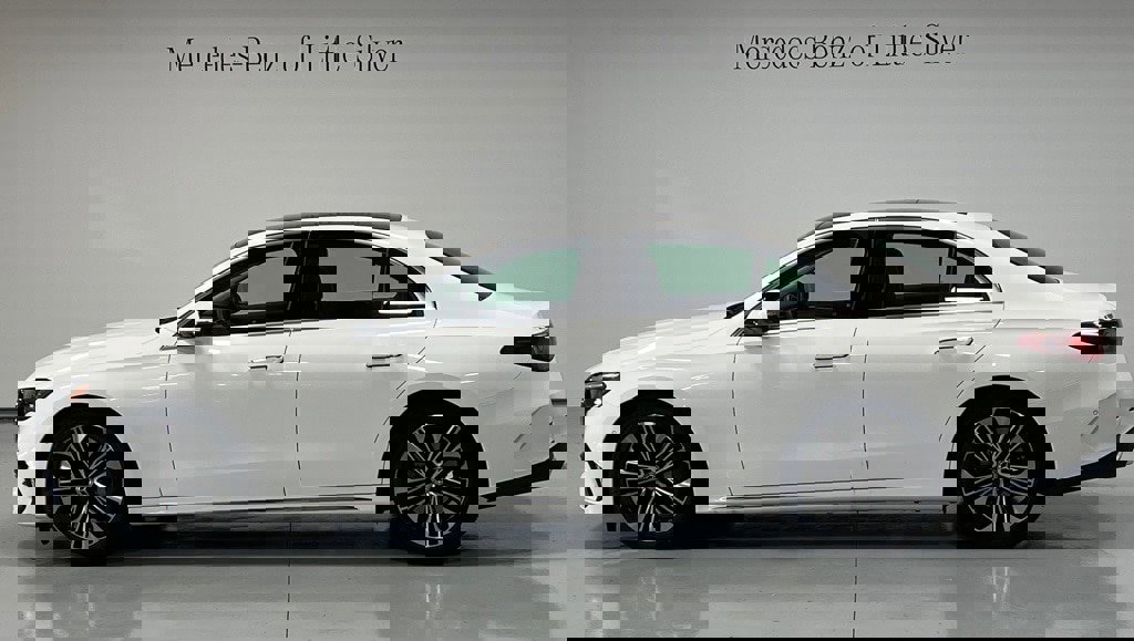 Used 2025 Mercedes-Benz E 350 4MATIC Sedan image 2