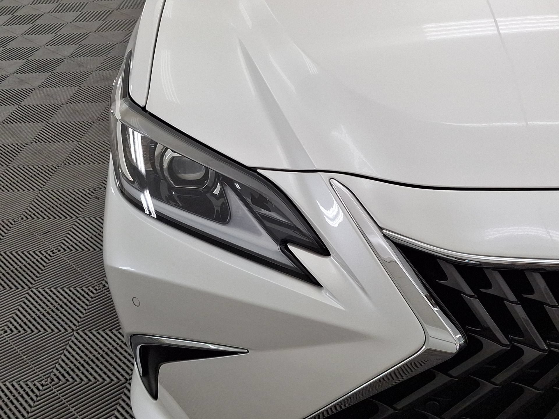 Used 2022 Lexus ES 300h w/ Luxury Package FWD image 28