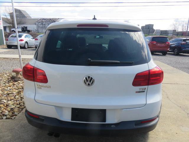 Used 2017 Volkswagen Tiguan SEL AWD/4WD image 6