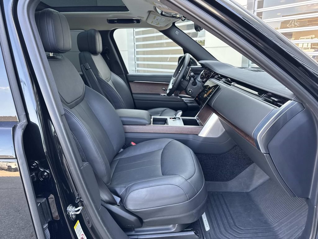 Certified 2025 Land Rover Range Rover SE AWD/4WD image 10