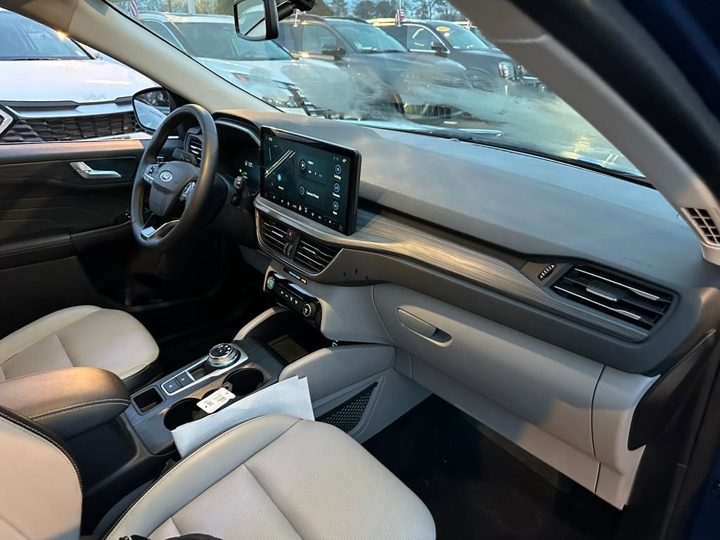 Used 2023 Ford Escape Platinum w/ Class II Trailer Tow Package AWD/4WD image 22