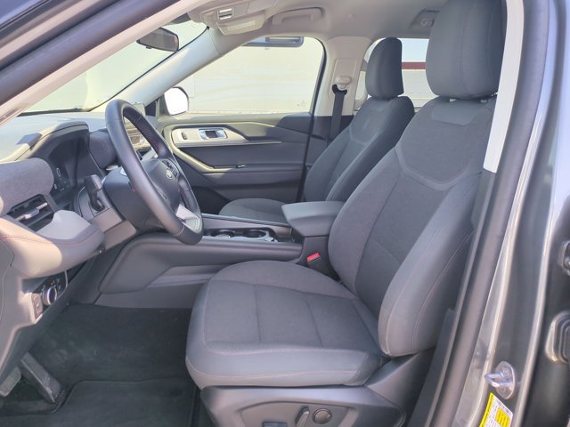 Used 2025 Ford Explorer Active AWD/4WD image 16