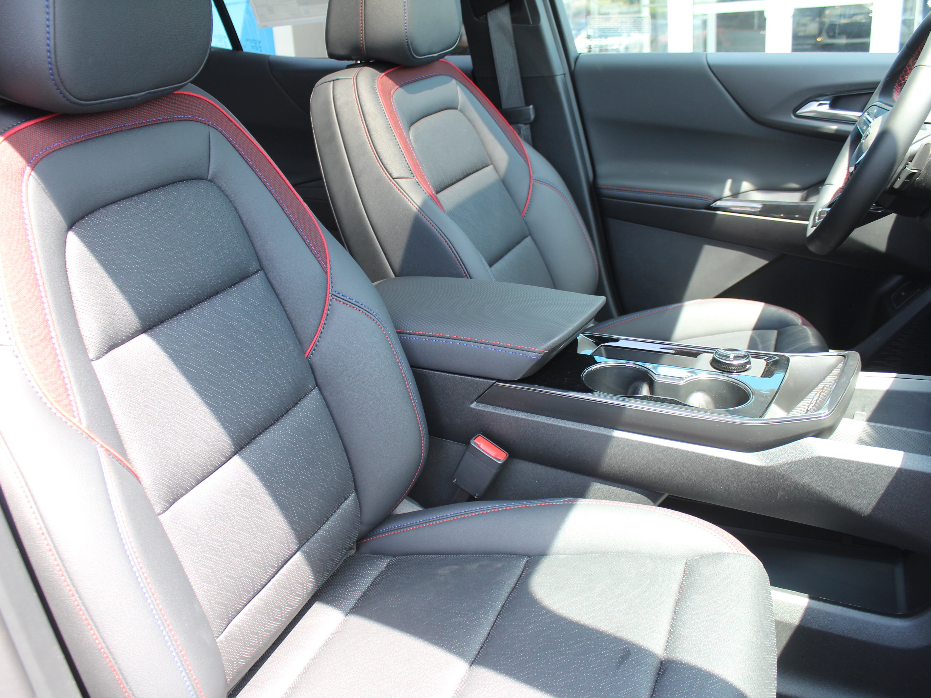 New 2026 Chevrolet Equinox RS w/ Convenience Package III AWD/4WD image 16