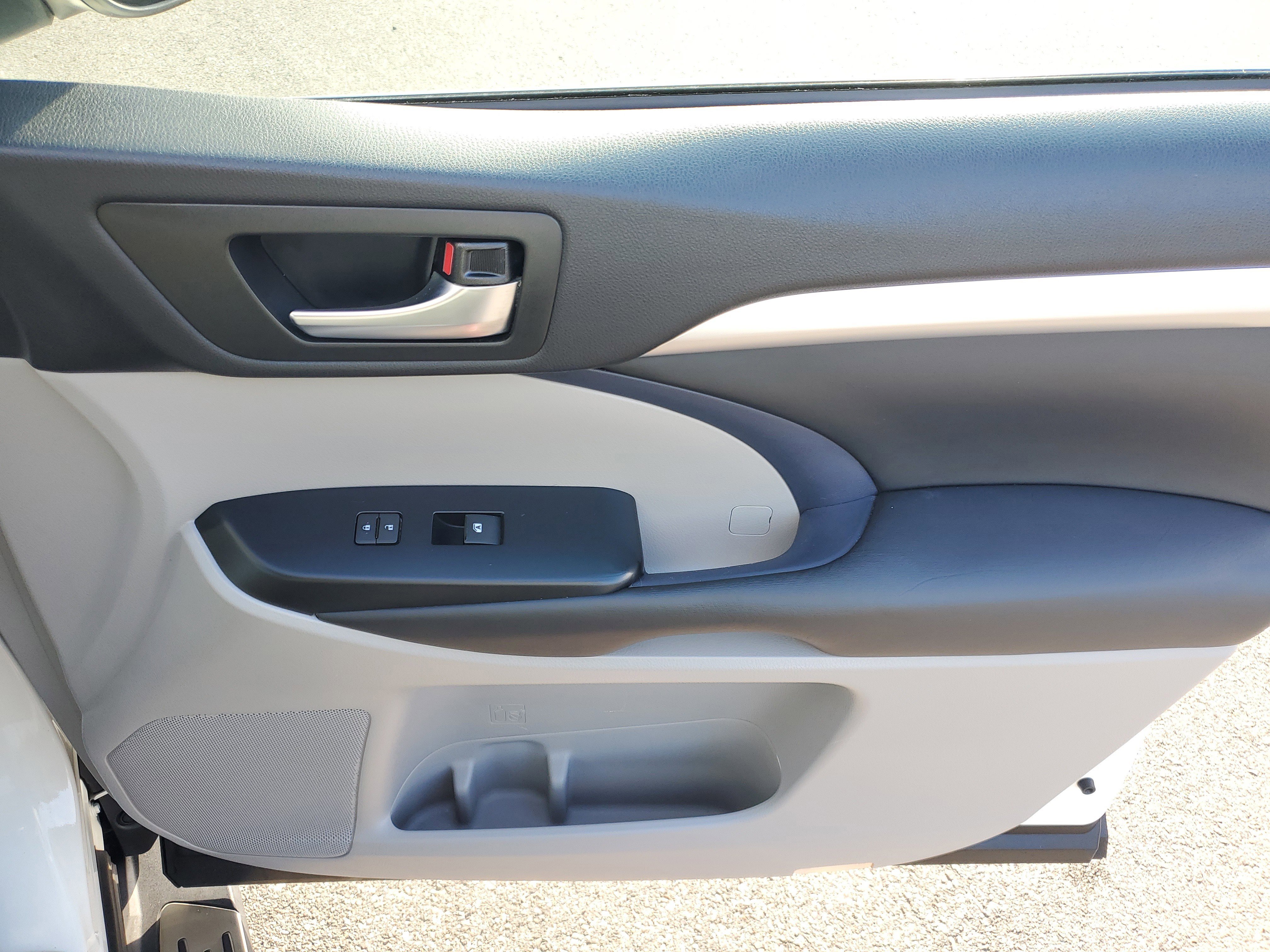 Used 2019 Toyota Highlander XLE image 9