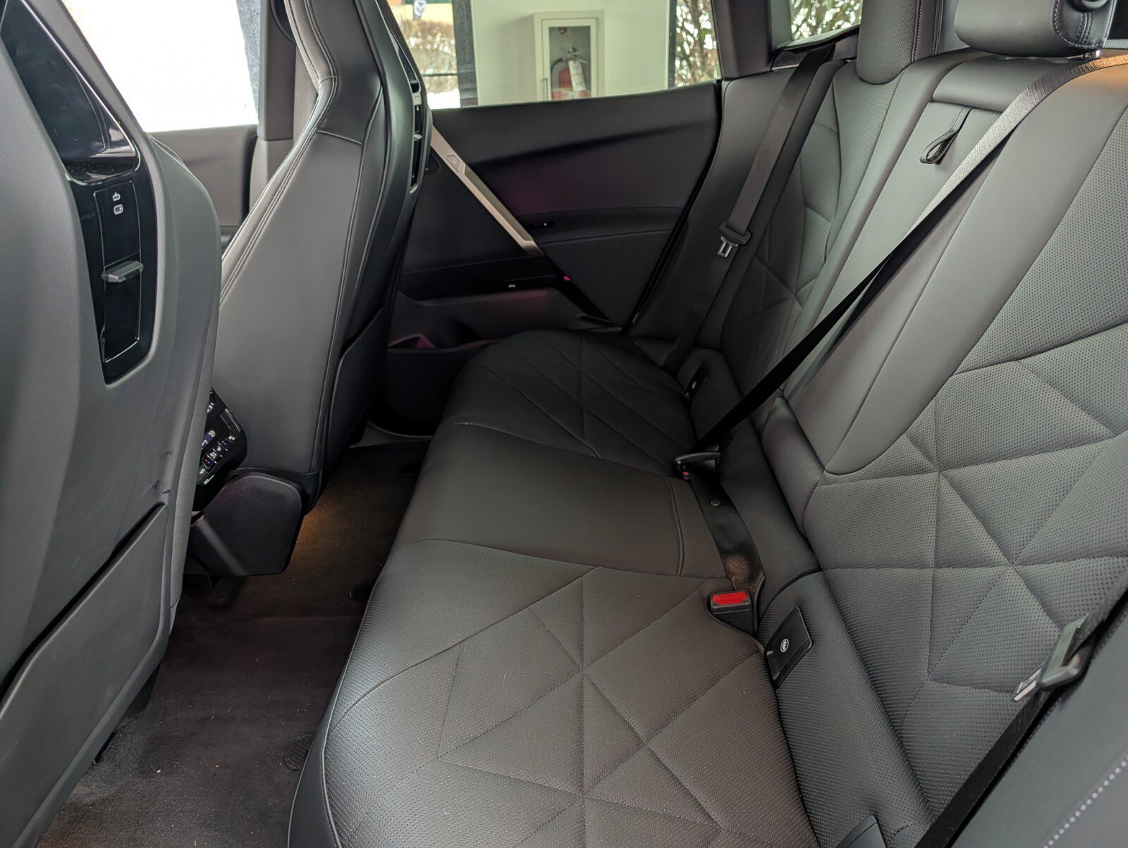 Used 2024 BMW iX xDrive50 w/ Premium Package image 9