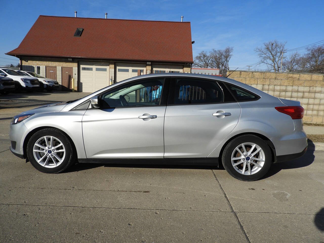 Used 2015 Ford Focus SE w/ SE Cold Weather Package image 6