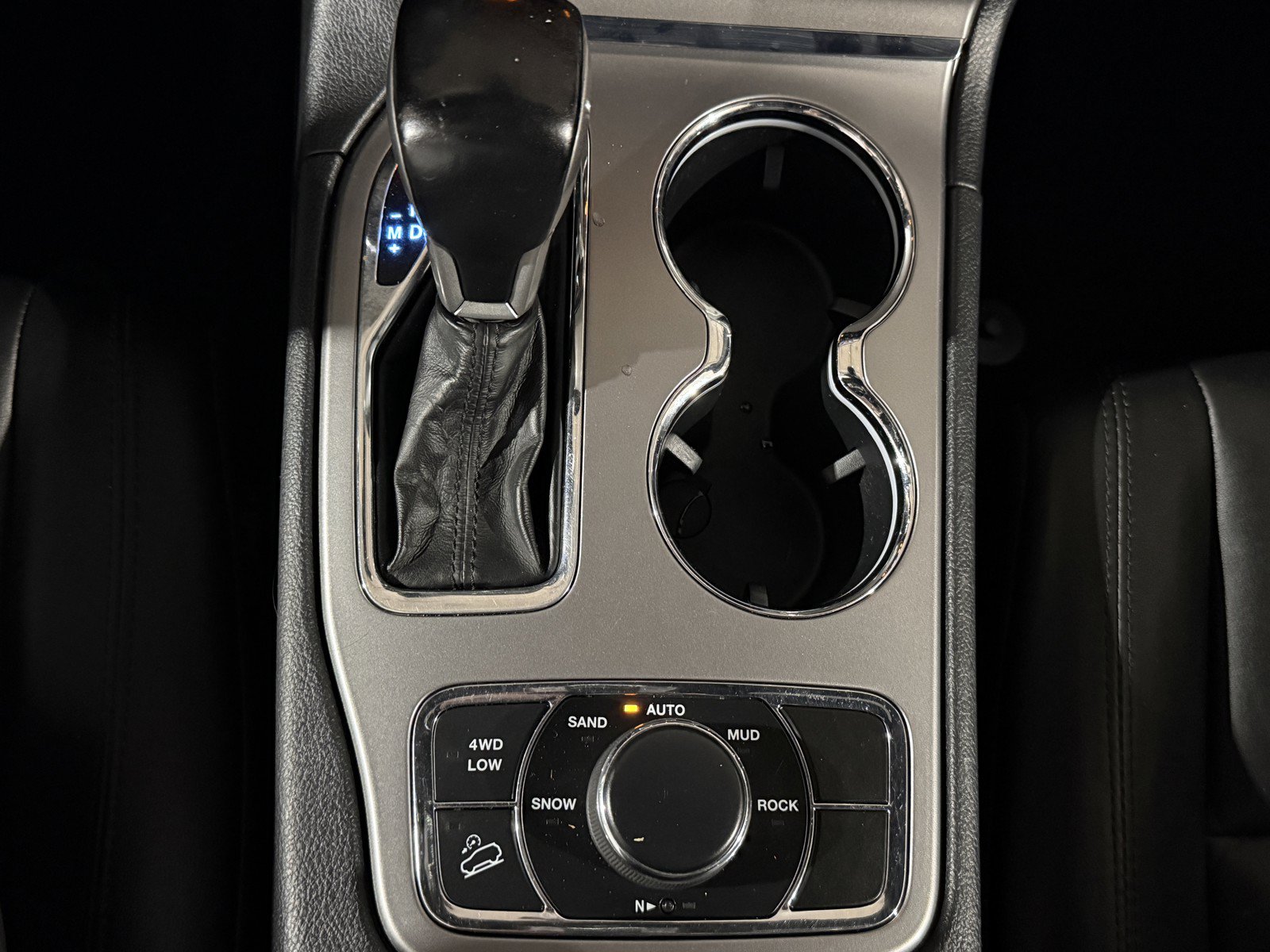 Used 2020 Jeep Grand Cherokee Limited AWD/4WD image 15